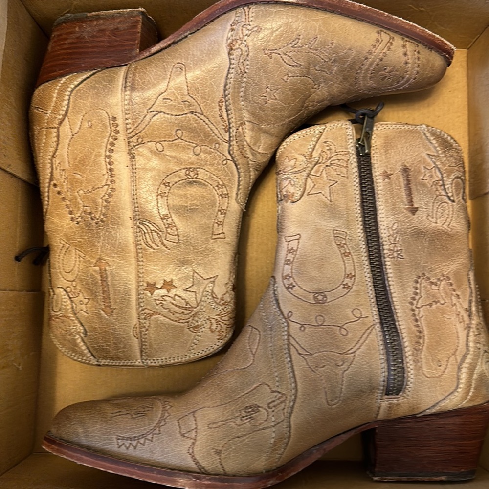 Free People Doodle Boots Like New size 8